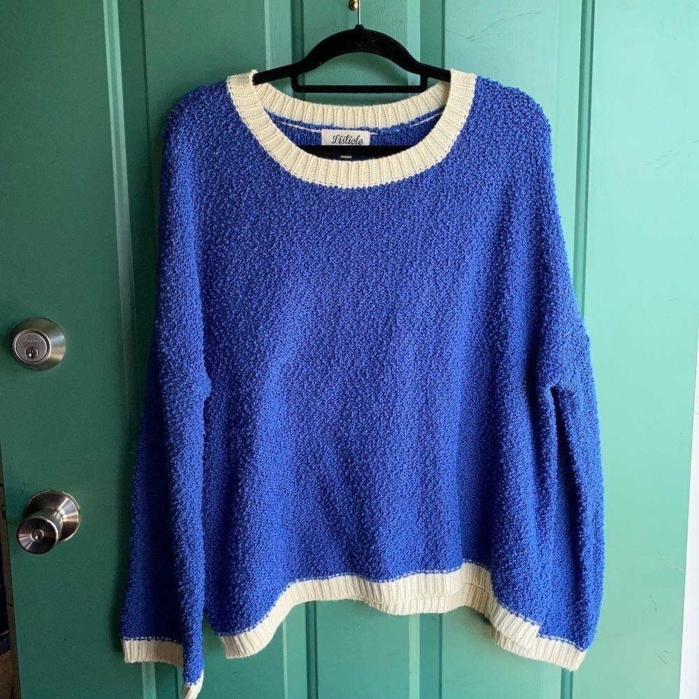 Listicle size small lovely blue and cream sweater